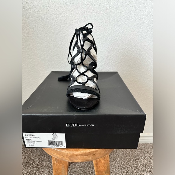 NWT, BCBG Ronny Lace Up Sandal, size 8.5 - Picture 2 of 8